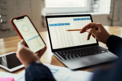 Penerapan absensi online di perusahaan