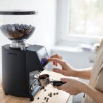 cara menggunakan grinder kopi dengan benar